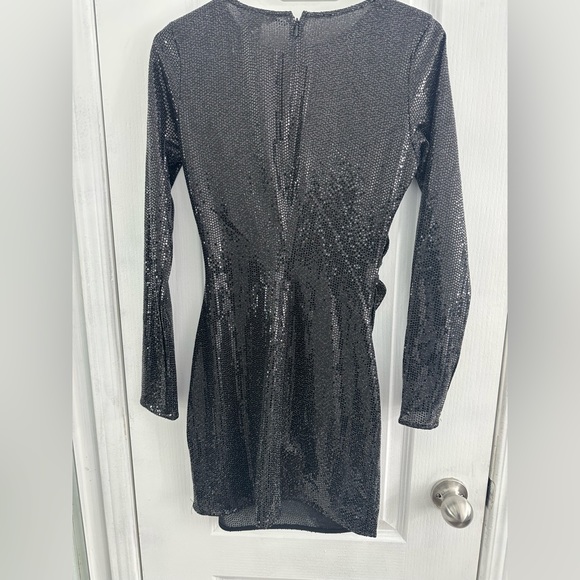 H&M Black  Long Sleeved Mini Dress - Picture 2 of 2